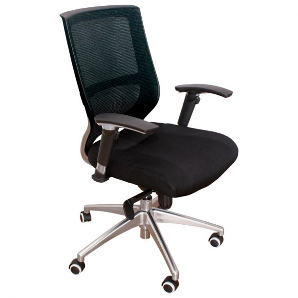Silla de oficina negra con respaldo de malla, reposabrazos y base de cinco ruedas.