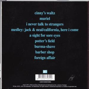 Die Rückseite einer CD mit Songtiteln und einem Barcode.