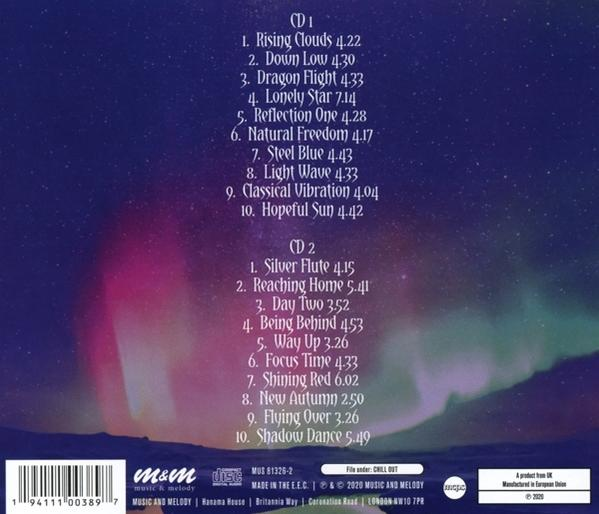 Ein schwarzer Rucksack mit geöffneter Vorderseite, die Bücher und eine Wasserflasche zeigt.
