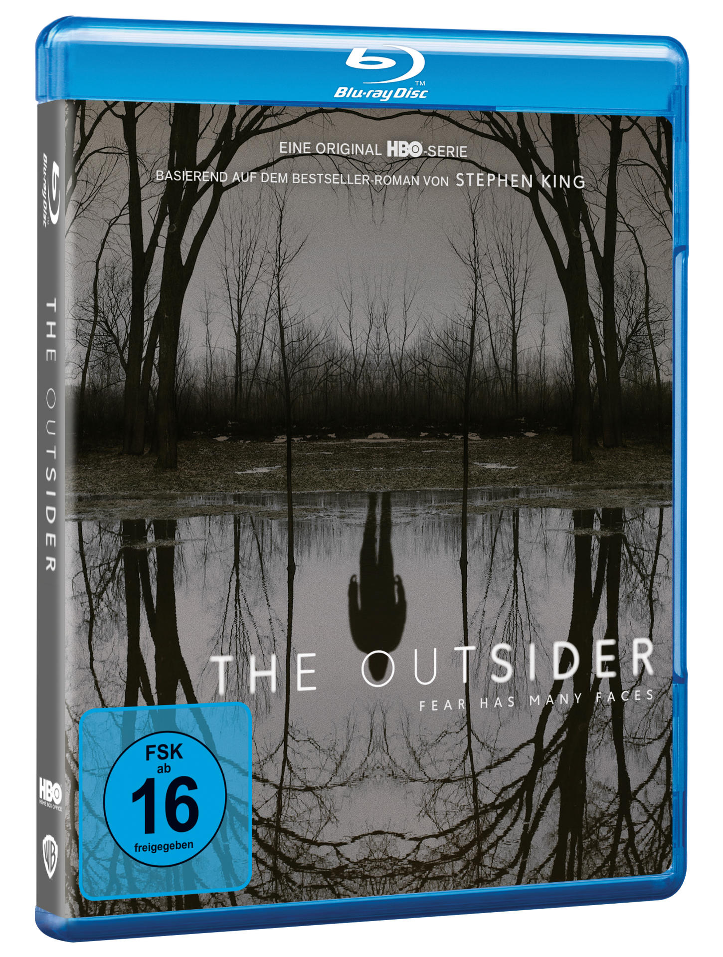 Das Blu-ray Disc-Cover von „The Outsider“ zeigt eine dunkle, von Bäumen gesäumte Szene.