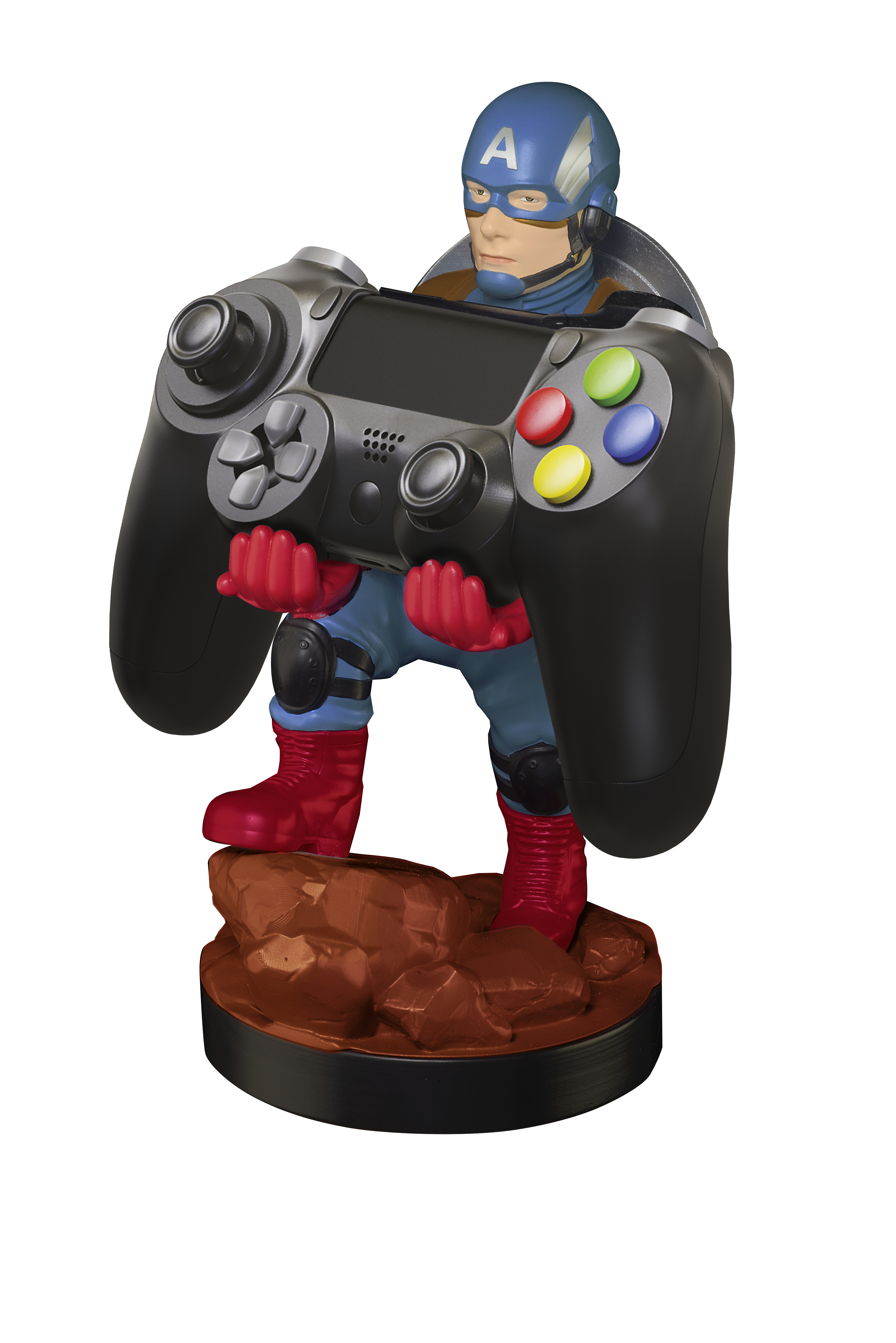 Captain America Figur, die einen schwarzen Gamecontroller auf einem felsigen Sockel hält. Weißer Hintergrund.