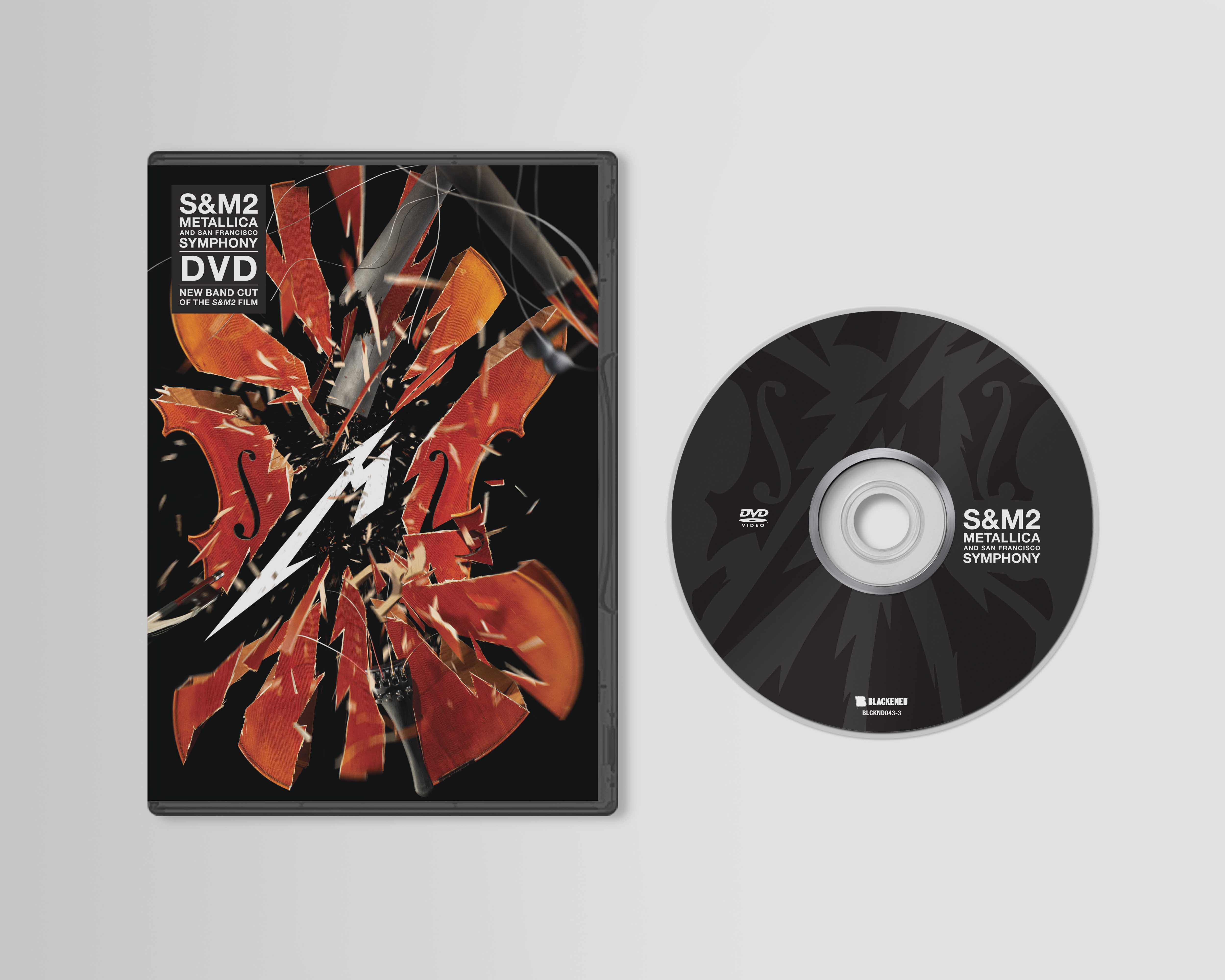 DVD-Hülle und -Disc von S&M2 Metallica mit einer zerbrochenen Gitarre.