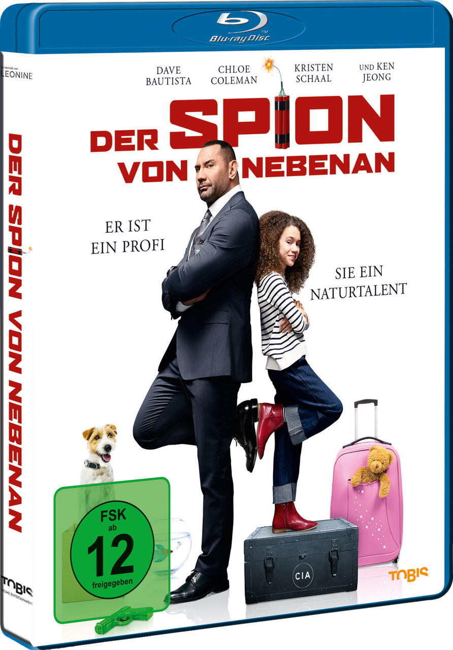 Filmposter. Ein Mann und ein Mädchen stehen Rücken an Rücken. Ein Hund, ein Koffer und ein grünes FSK-Logo sind abgebildet.