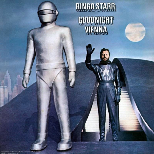 Pochette d'album. Ringo Starr et un robot sur une scène futuriste. Le titre est Goodnight Vienna.