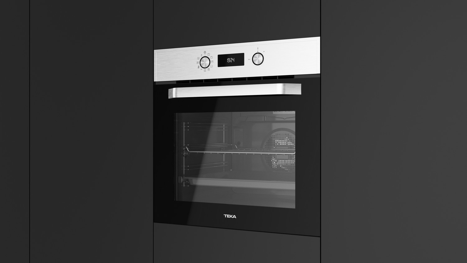 Un horno empotrado en un armario negro con una pantalla iluminada y molduras de acero inoxidable.