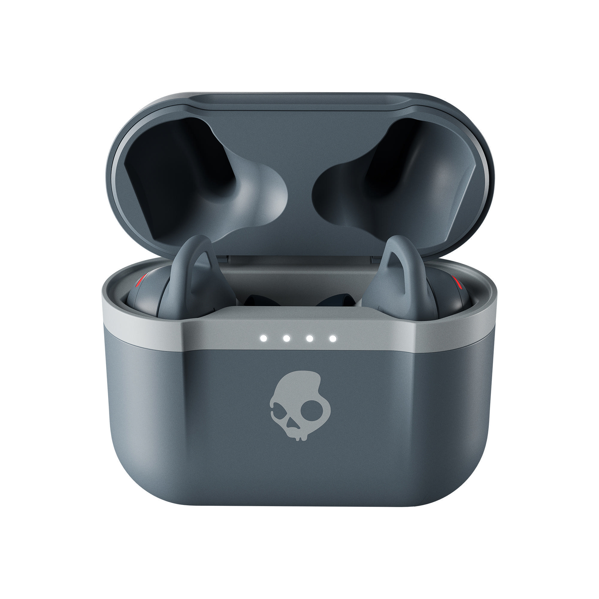Skullcandy Ohrhörer in einem Ladecase. Graues Case mit weißem Rand. Weißer Hintergrund. Rote Akzente und Totenkopf-Logo.