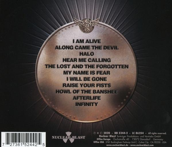 CD-Cover mit metallisch aussehendem Hintergrund. Es zeigt Songtitel.
