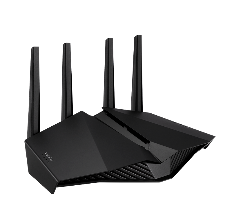 Een zwarte router met vier antennes, naar links gekanteld, op een zwarte achtergrond.