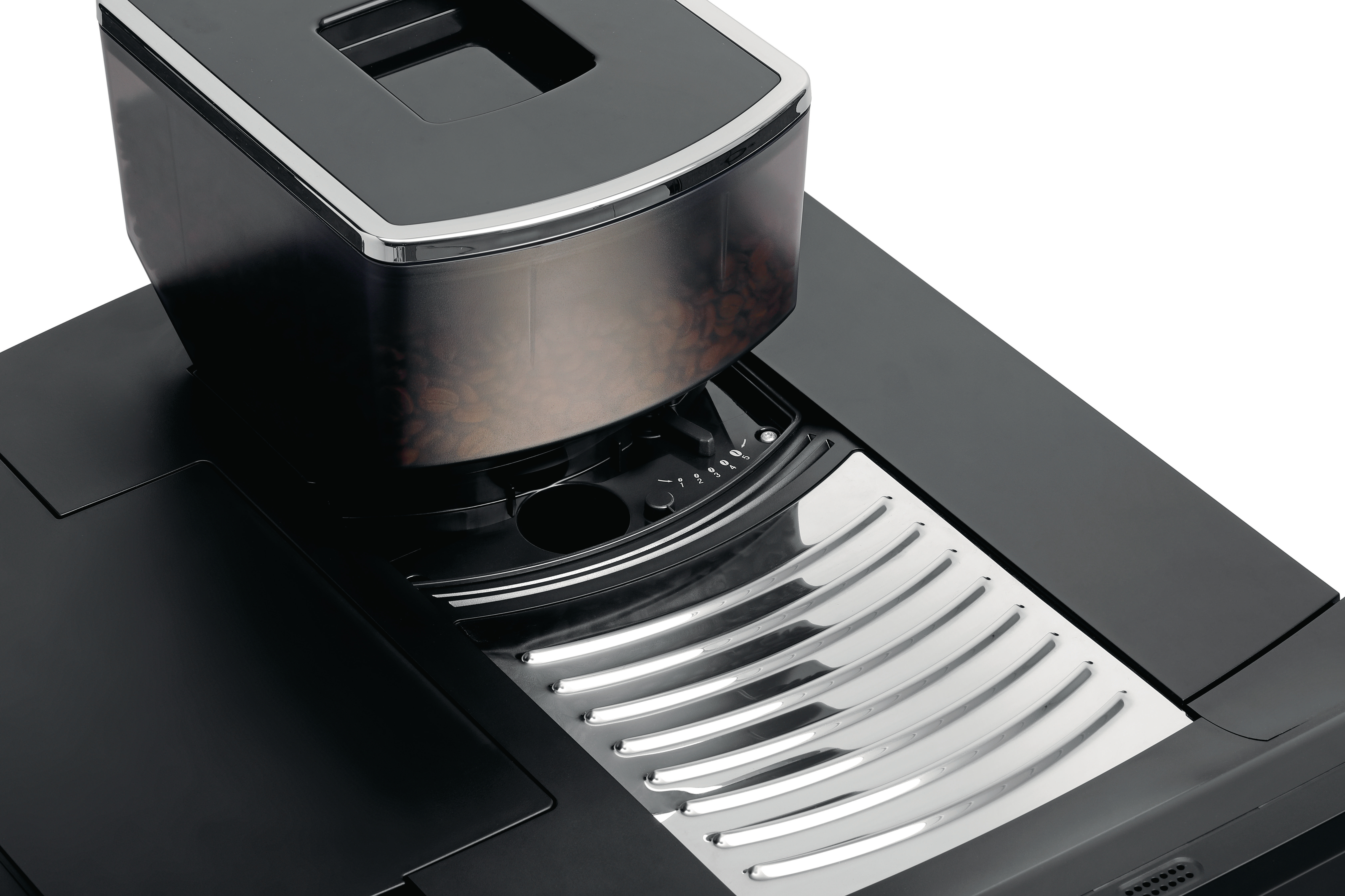 Kaffeemaschine mit Bohnenbehälter, Tropfschale und Bedienelementen.