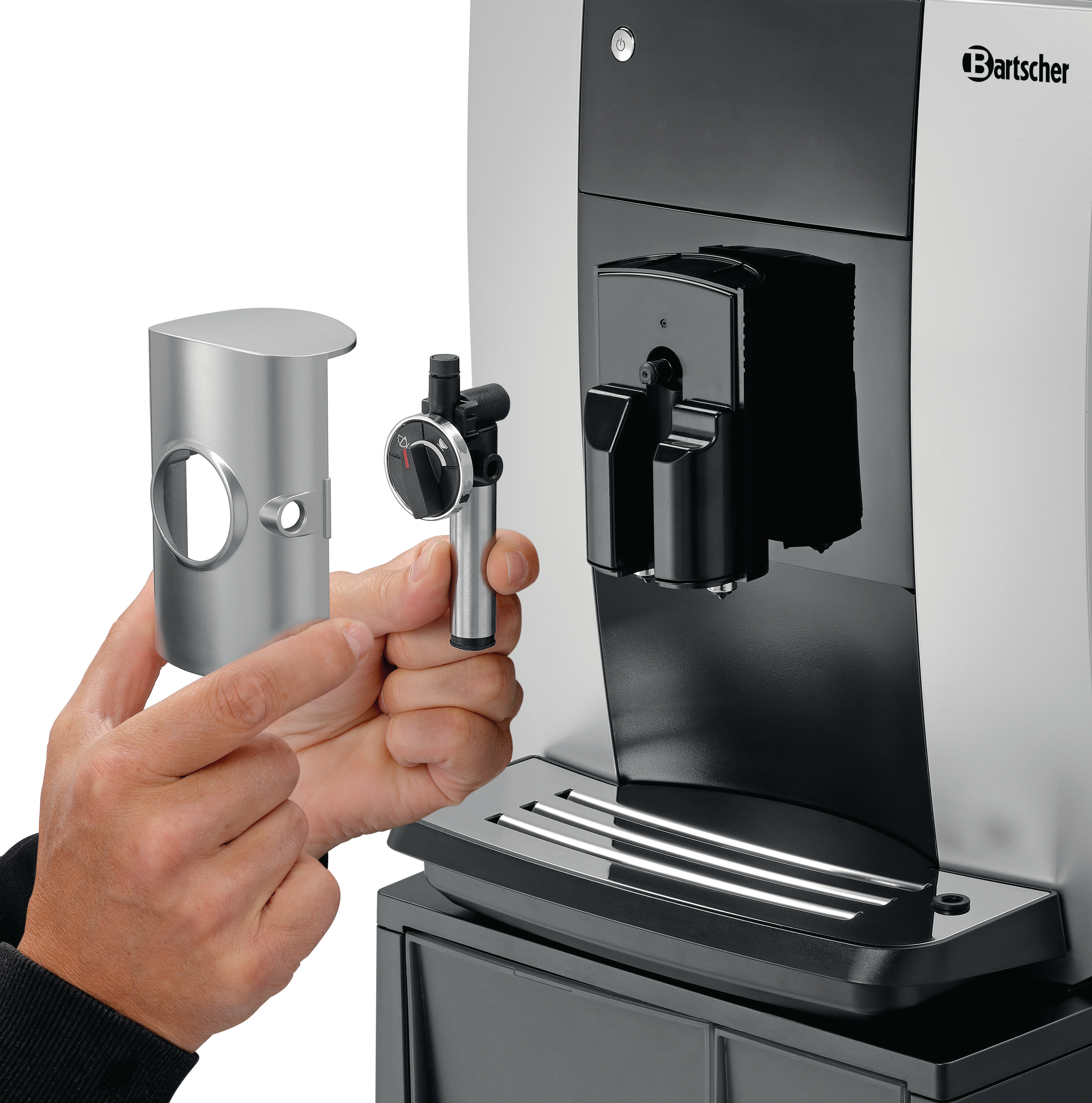 Kaffeemaschinenteile werden gehandhabt, mit einer Kaffeemaschine auf weißer Oberfläche.