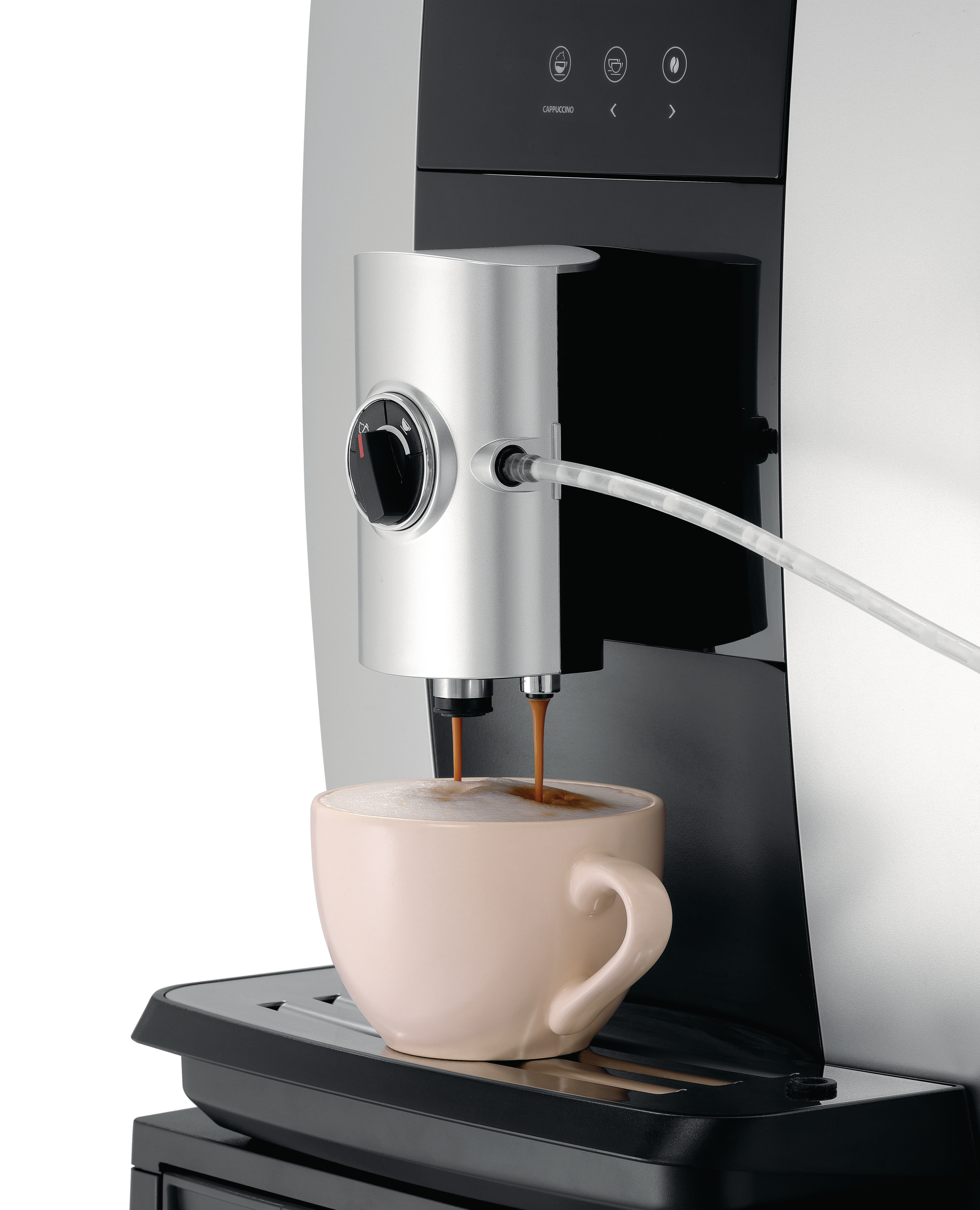 Espressomaschine, die Kaffee in eine hellrosa Tasse ausgibt. Maschine ist silber und schwarz.