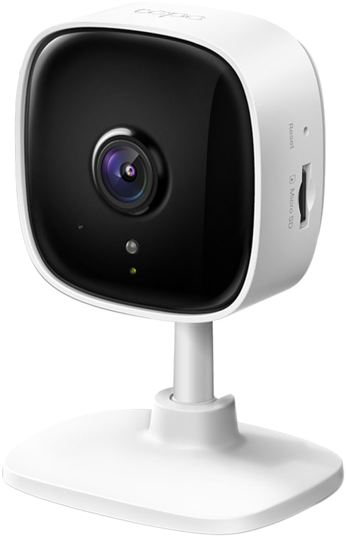 Fehér TP-Link biztonsági kamera állványon, fekete lencse, fekete előlap.