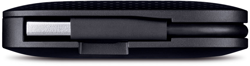Fekete, téglalap alakú USB-C hub, melyből egy USB-C kábel nyúlik ki.