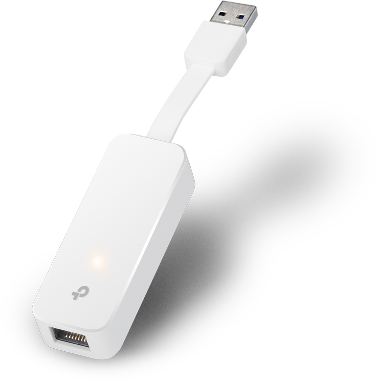 Fehér adapter USB csatlakozóval és hálózati porttal, fehér háttér előtt.