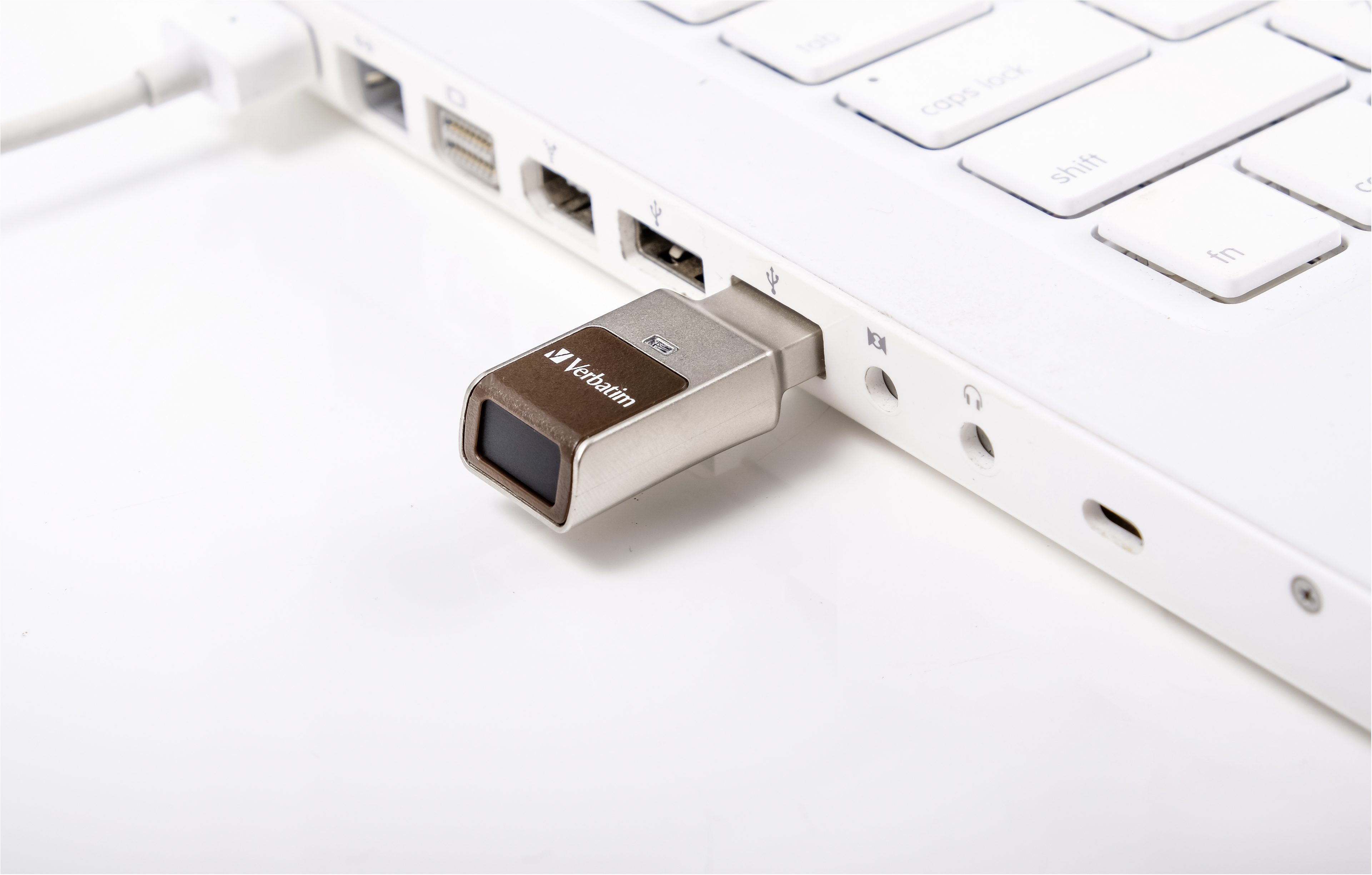 VERBATIM Fingerprint Secure USB-Stick, 128 GB, 80 MB/s, Braun