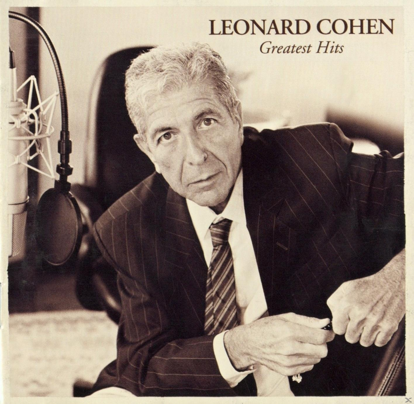 Leonard Cohen Albumcover. Mann im Anzug mit Mikrofon davor. Sepia-Ton.