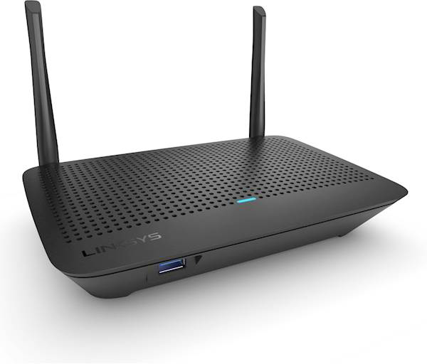 Egy fekete Linksys router két antennával.