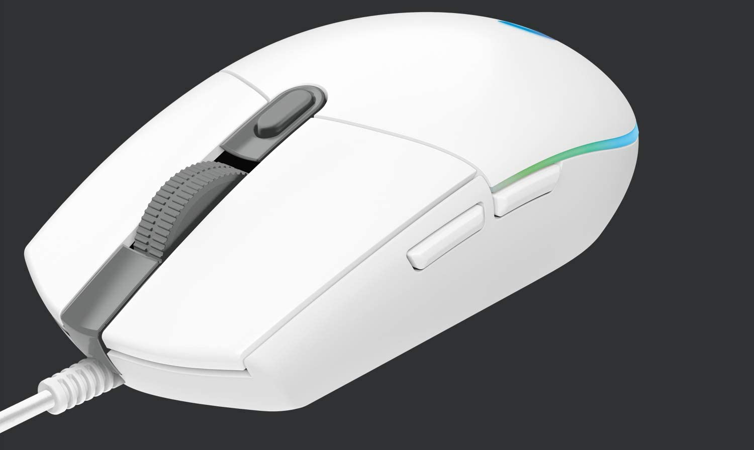 Fehér gaming egér. Görgetőkerék, gombok és egy kábel. Sötét háttér.