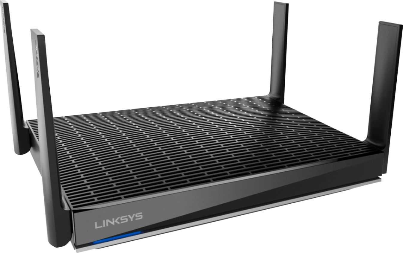 Fekete Linksys router antennákkal, fehér háttérrel.