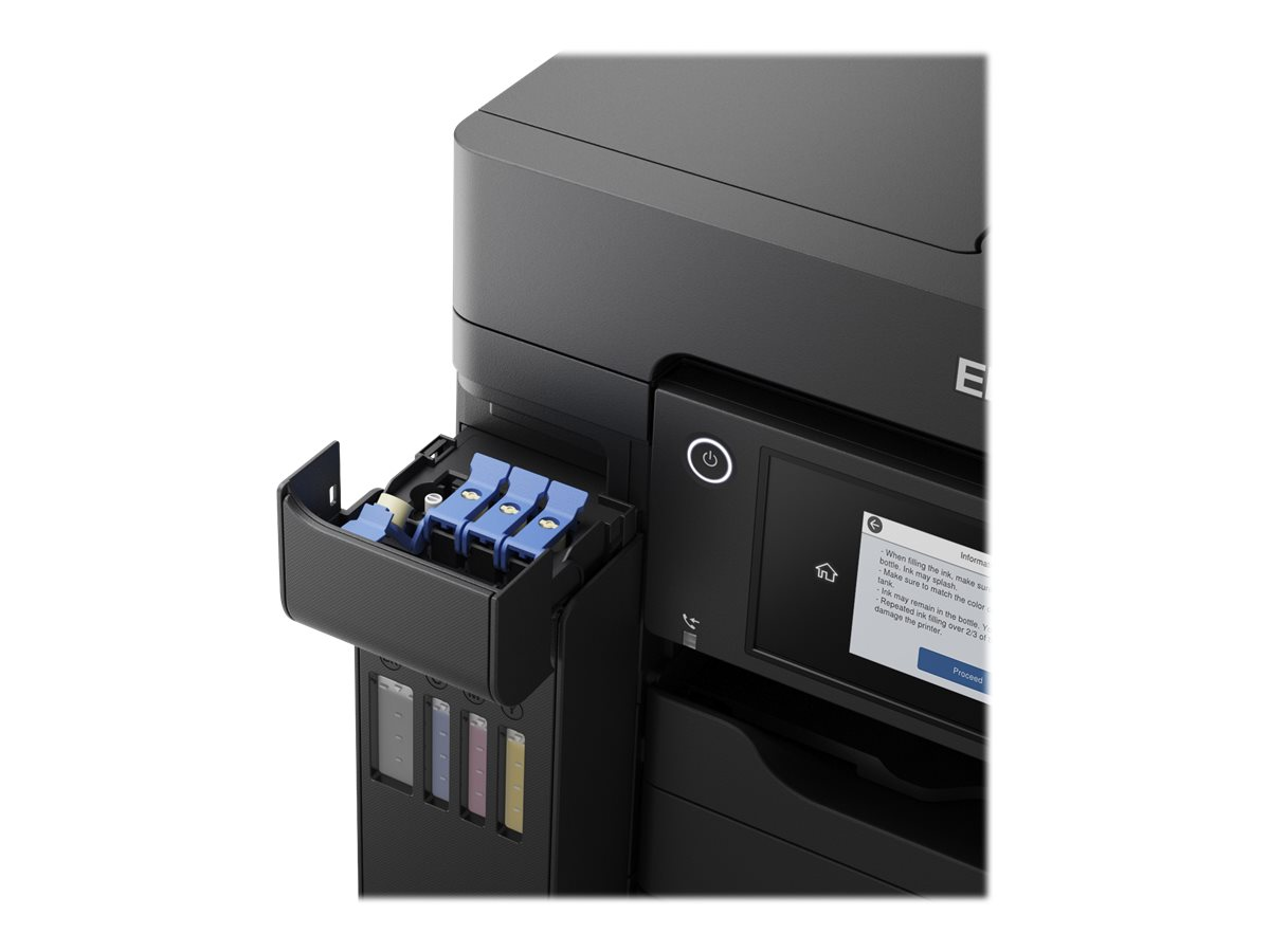 Schwarzer Epson-Drucker mit sichtbaren Tintenpatronen. Bedienfeld auf der Vorderseite. Weißer Hintergrund.