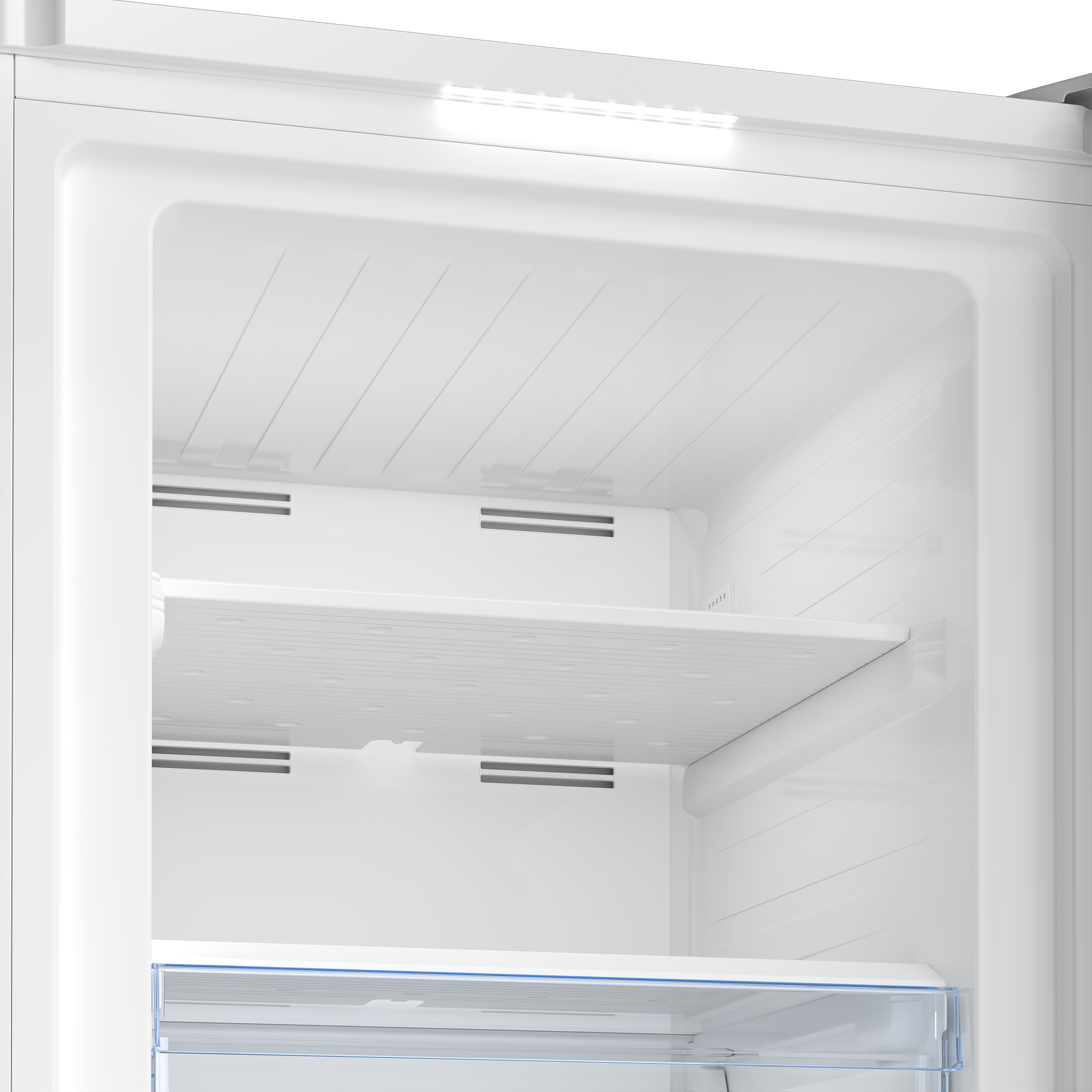 Inneres eines weißen Kühlschranks, Regale und Schubladen sichtbar.