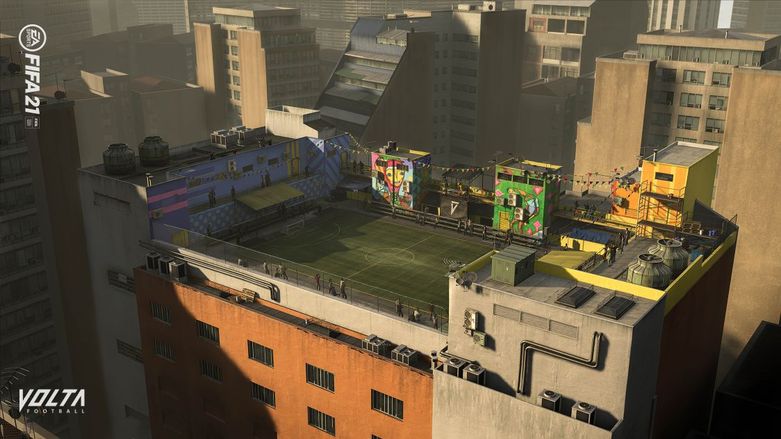 Cancha de fútbol en la azotea con edificios de fondo, escena de juego Volta.