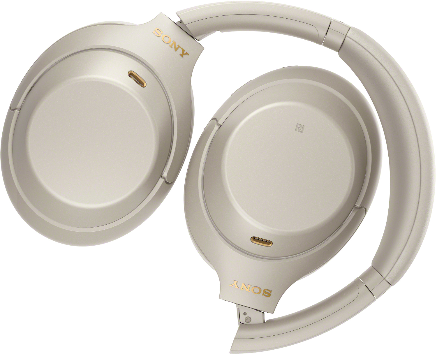 Casque Sony beige, plié. Logo "SONY" doré visible. Écouteurs et arceau beige clair. Fond blanc.