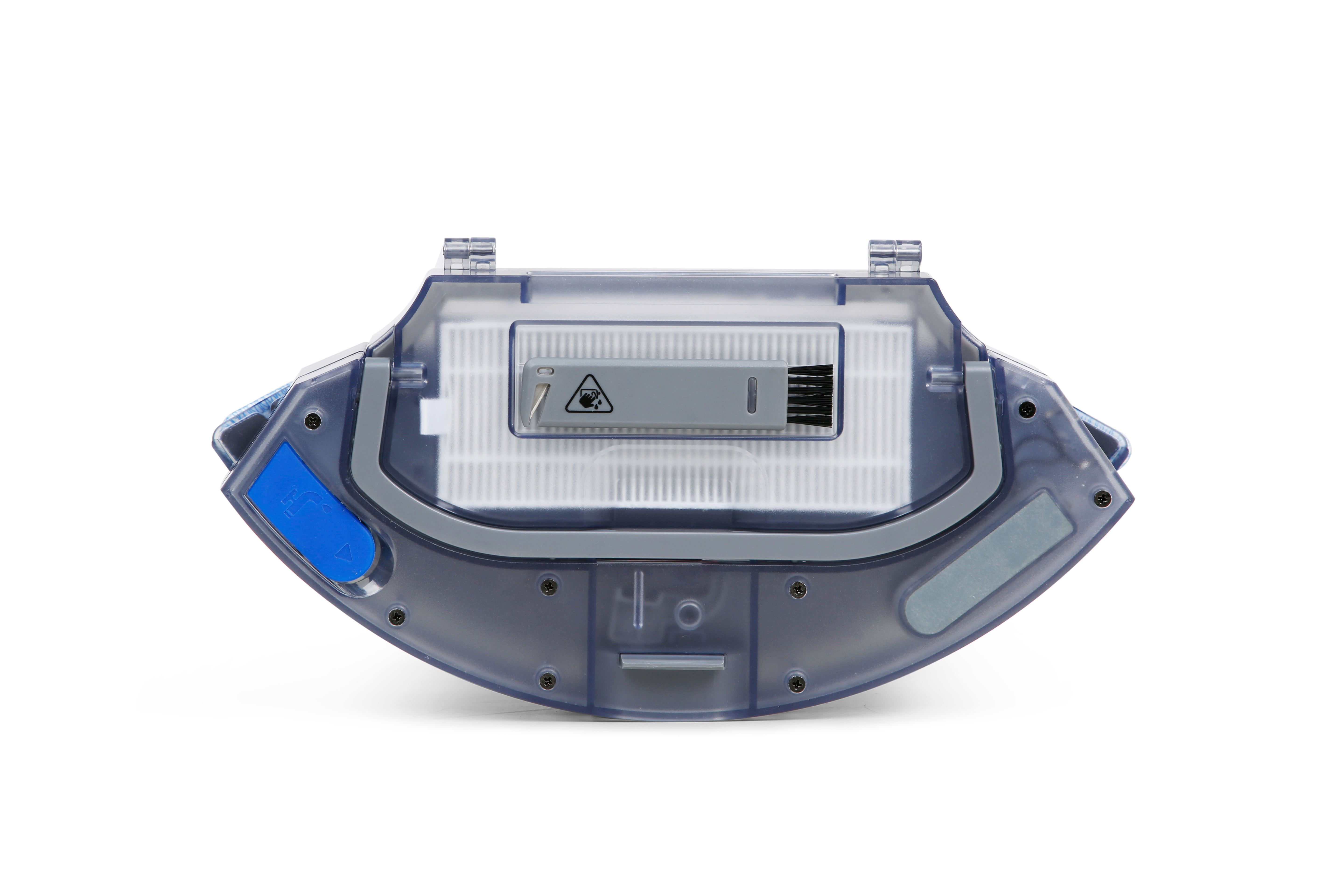 Staubbehälter des Roboter-Staubsaugers, transparentes Plastik. Ein Filter und eine Bürste sind sichtbar. Blaue Taste. Weißer Hintergrund.