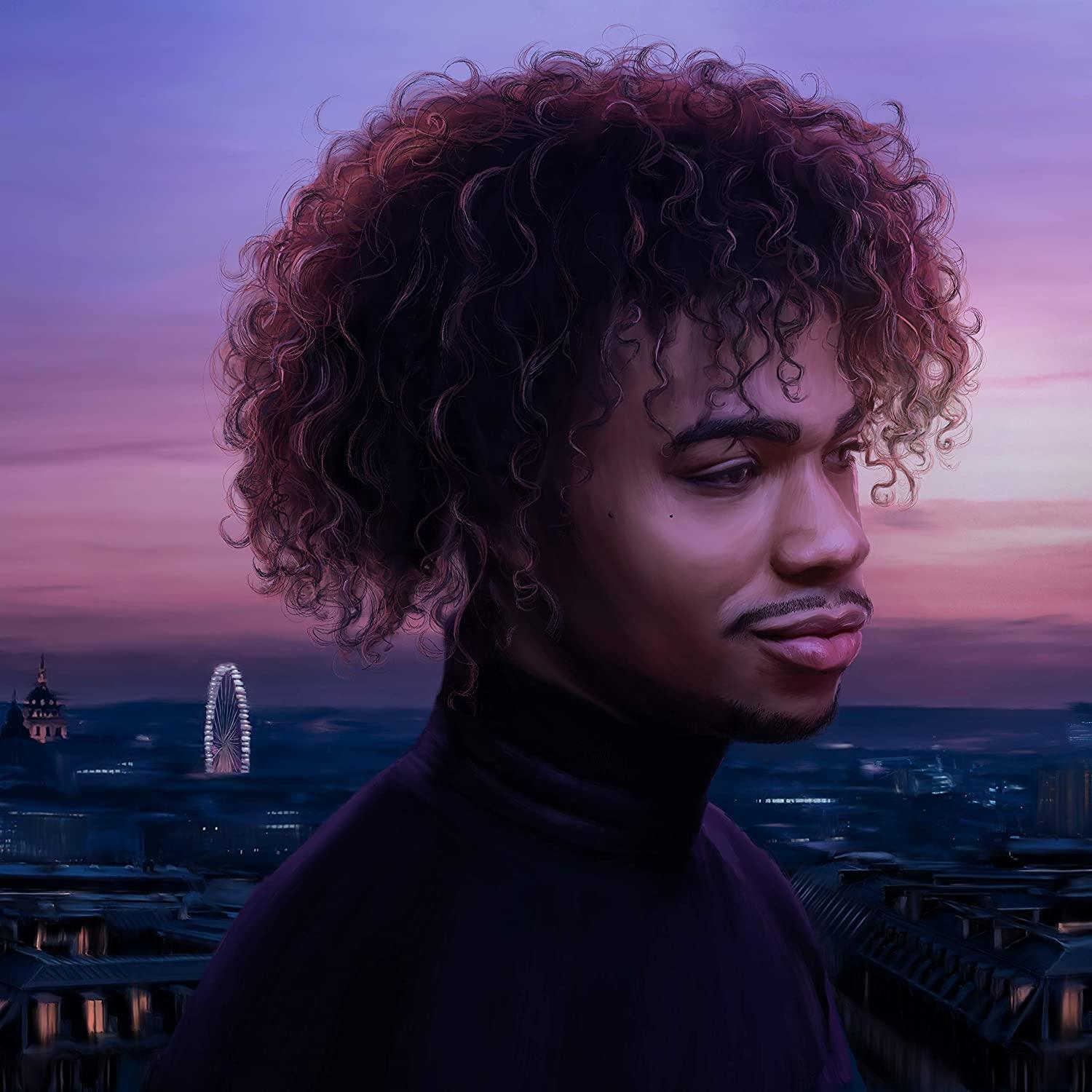 Een man met krullend haar kijkt naar rechts. Londense skyline op de achtergrond met de Eye zichtbaar.