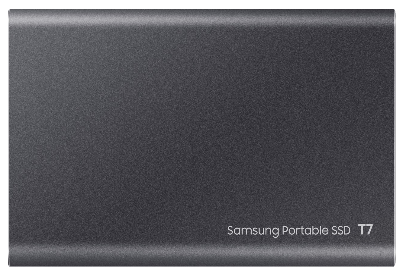 Egy sötétszürke Samsung Portable SSD T7 fekete felületen. A 'Samsung Portable SSD T7' felirat látható.