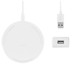 Un socle de chargement sans fil blanc, un câble et un adaptateur USB.