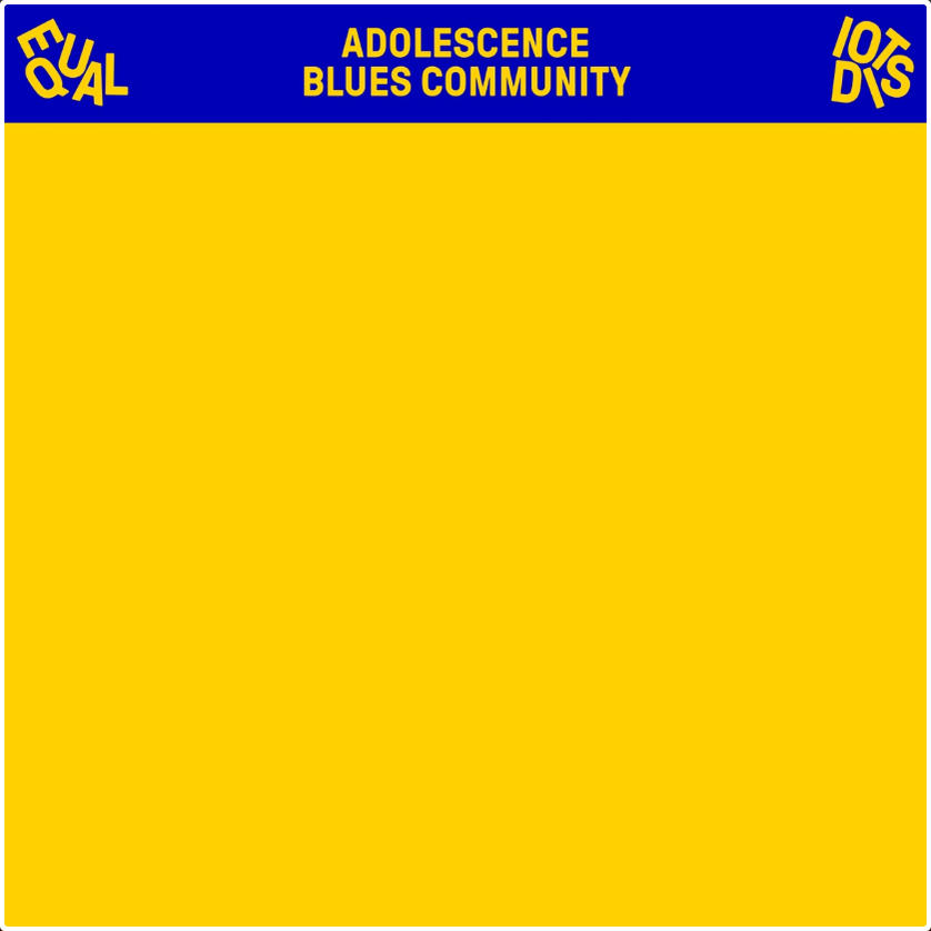Gele achtergrond met een blauwe horizontale balk met 'ADOLESCENCE BLUES COMMUNITY'.