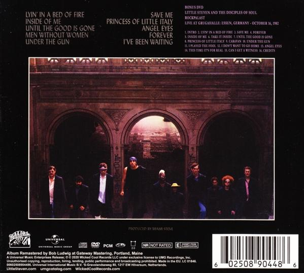 Rückseite des Albums mit einer Gruppe von Leuten vor einem Gebäude und Titelliste.