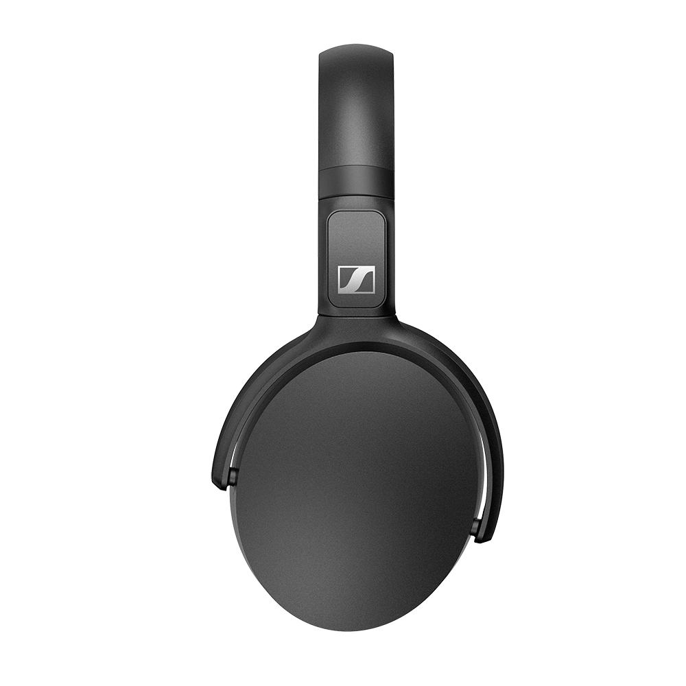 Auriculares negros con el logotipo de Sennheiser en la parte superior.