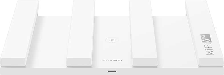 Egy fehér Huawei WiFi 6 Plus router. Négy függőleges antennája van. Látható a Huawei logó.