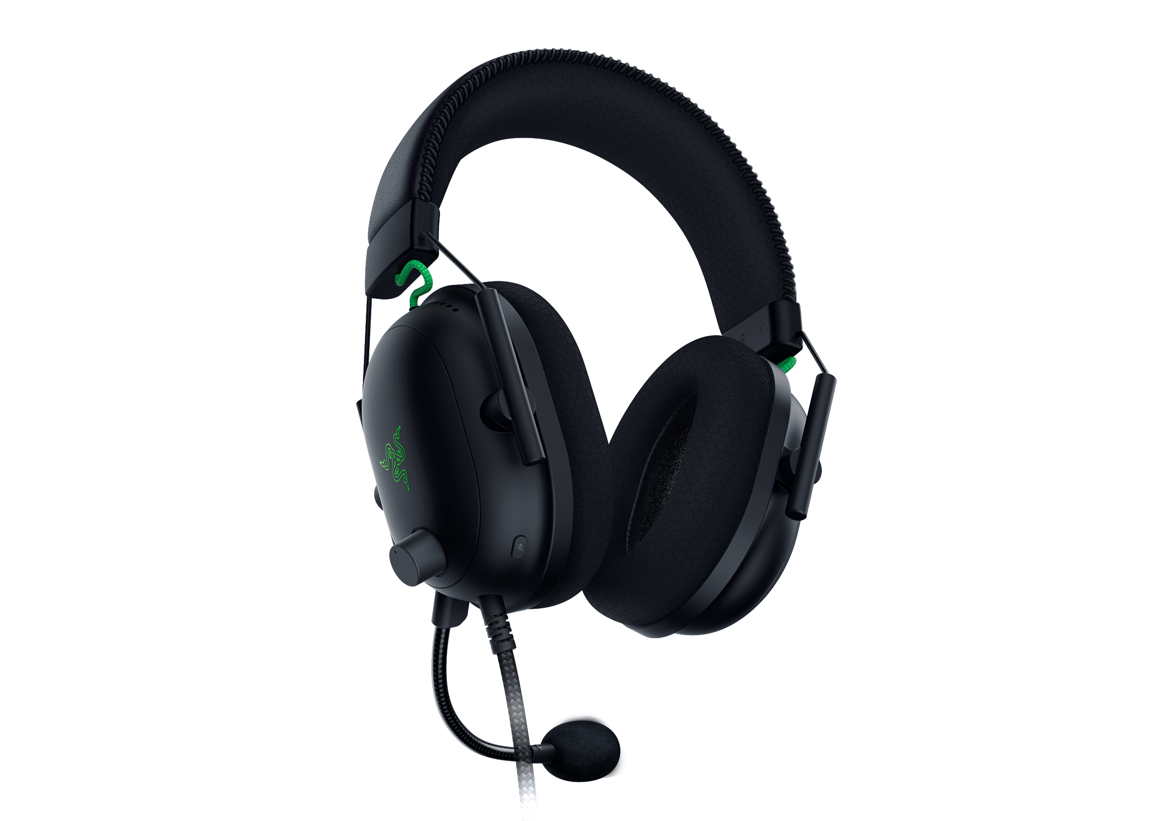 Schwarzes Gaming-Headset mit grünen Akzenten, auf weißem Hintergrund.