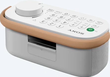 Un telecomando Sony bianco con una fascia marrone, con pulsanti e una manopola.