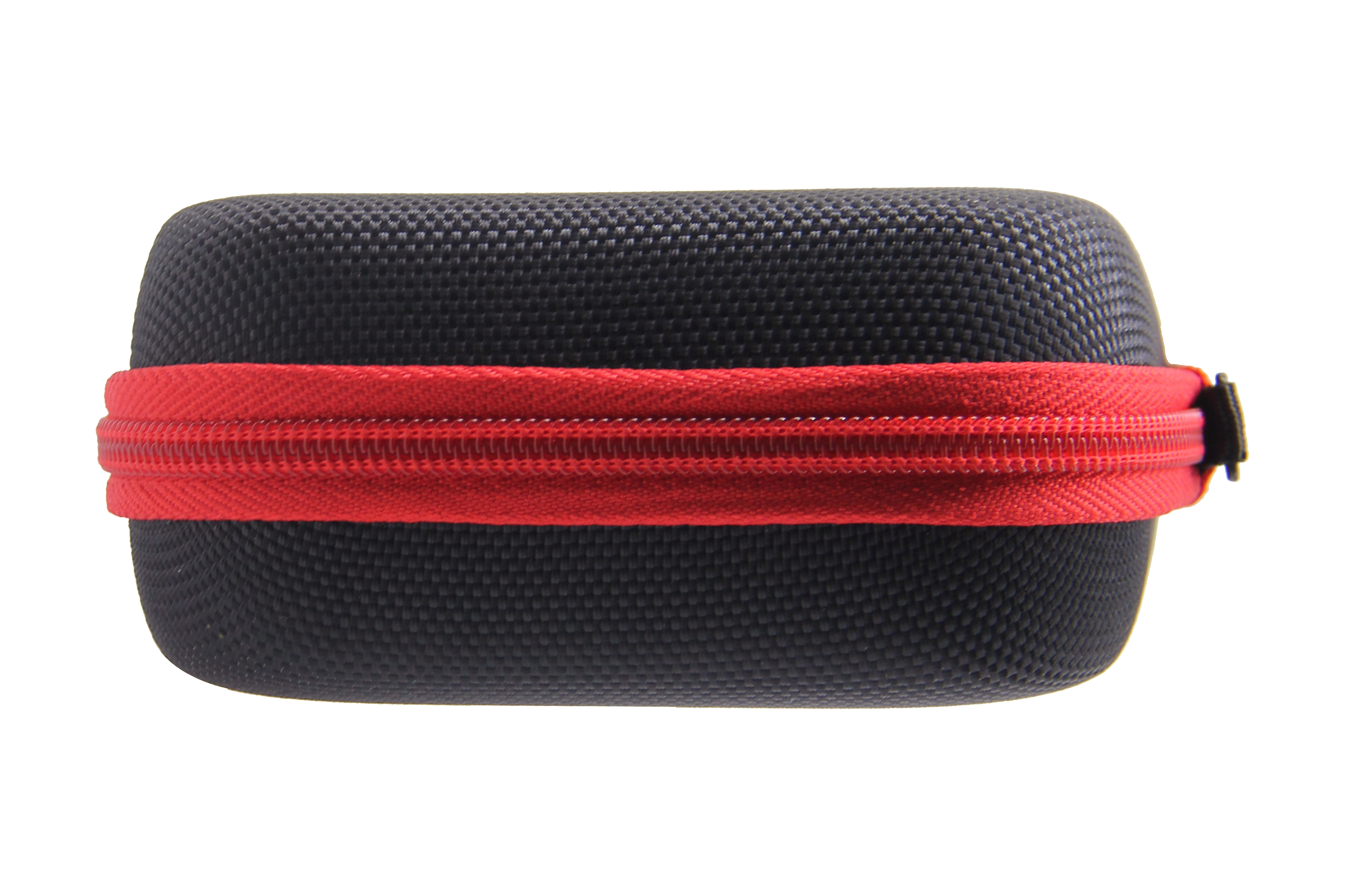 Schwarz-rotes Etui mit Reißverschluss, ovale Form, auf weißem Hintergrund. Rotes Reißverschlussdetail.