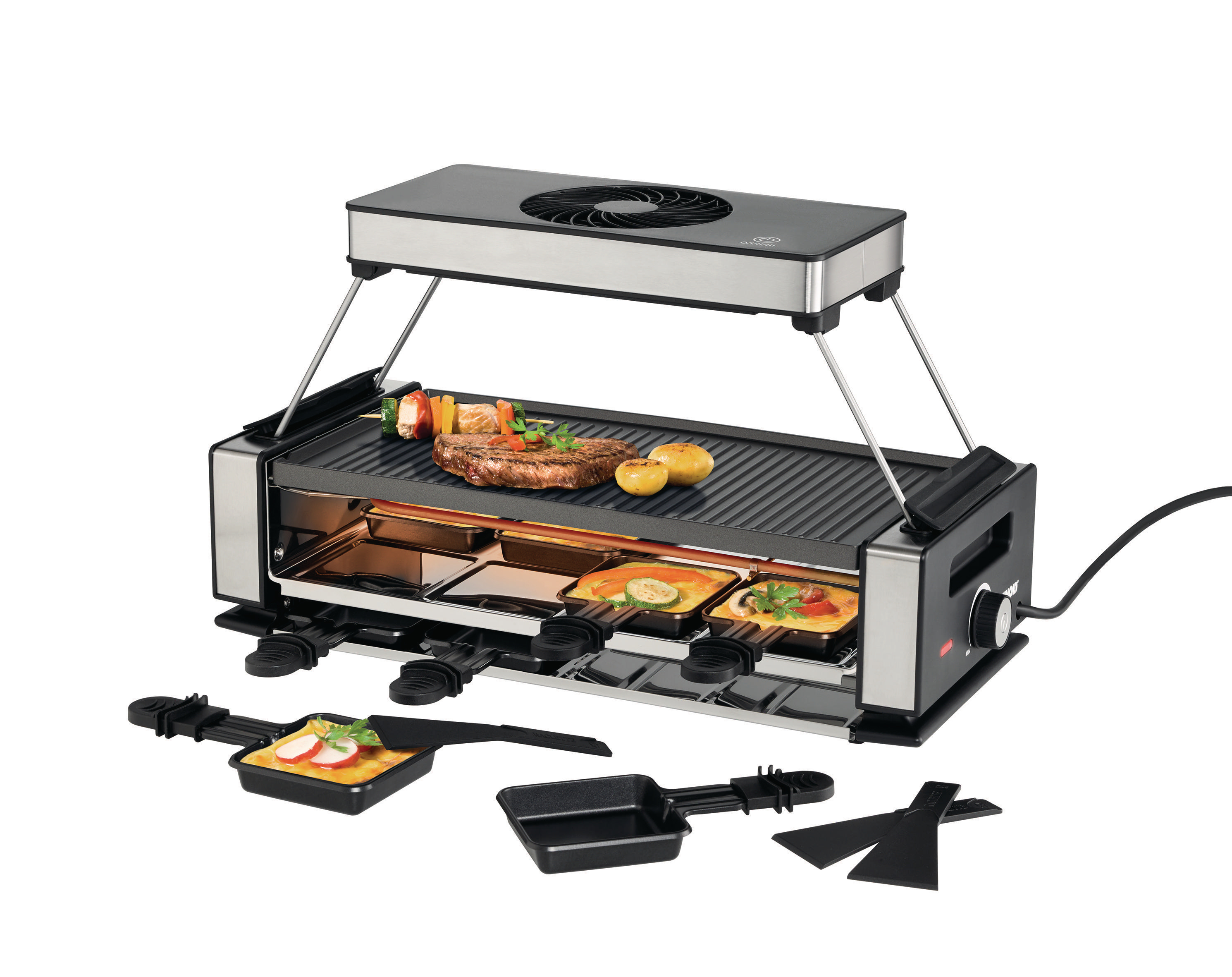 Raclette-Grill mit Essen: Steak, Gemüse, Käse und Raclette-Pfannen, auf weißem Hintergrund.