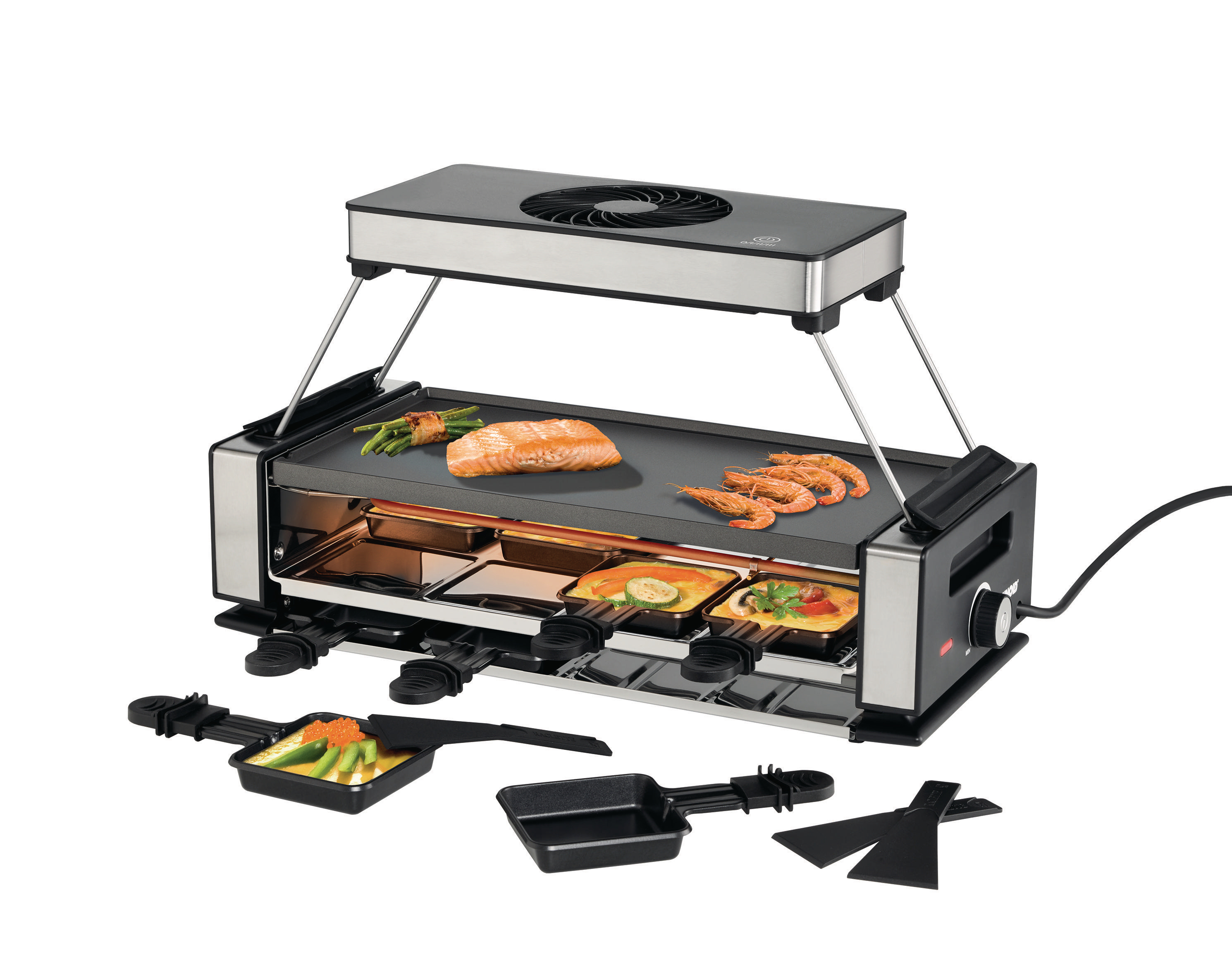 Raclette-Grill mit Essen. Enthält Lachs, Garnelen und Gemüse auf den Grillplatten.
