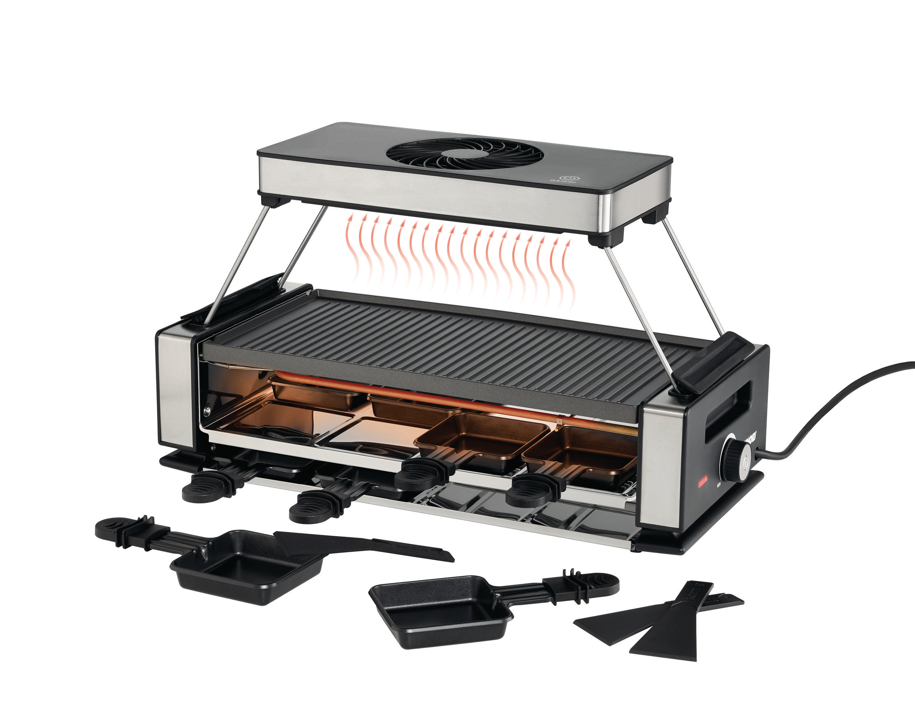 Raclette-Grill mit zwei Pfannen und Spateln. Dunkler Hintergrund.