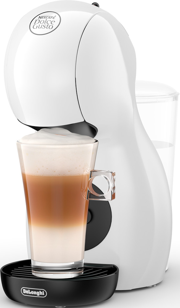 Macchina da caffè bianca con un bicchiere di latte a strati.
