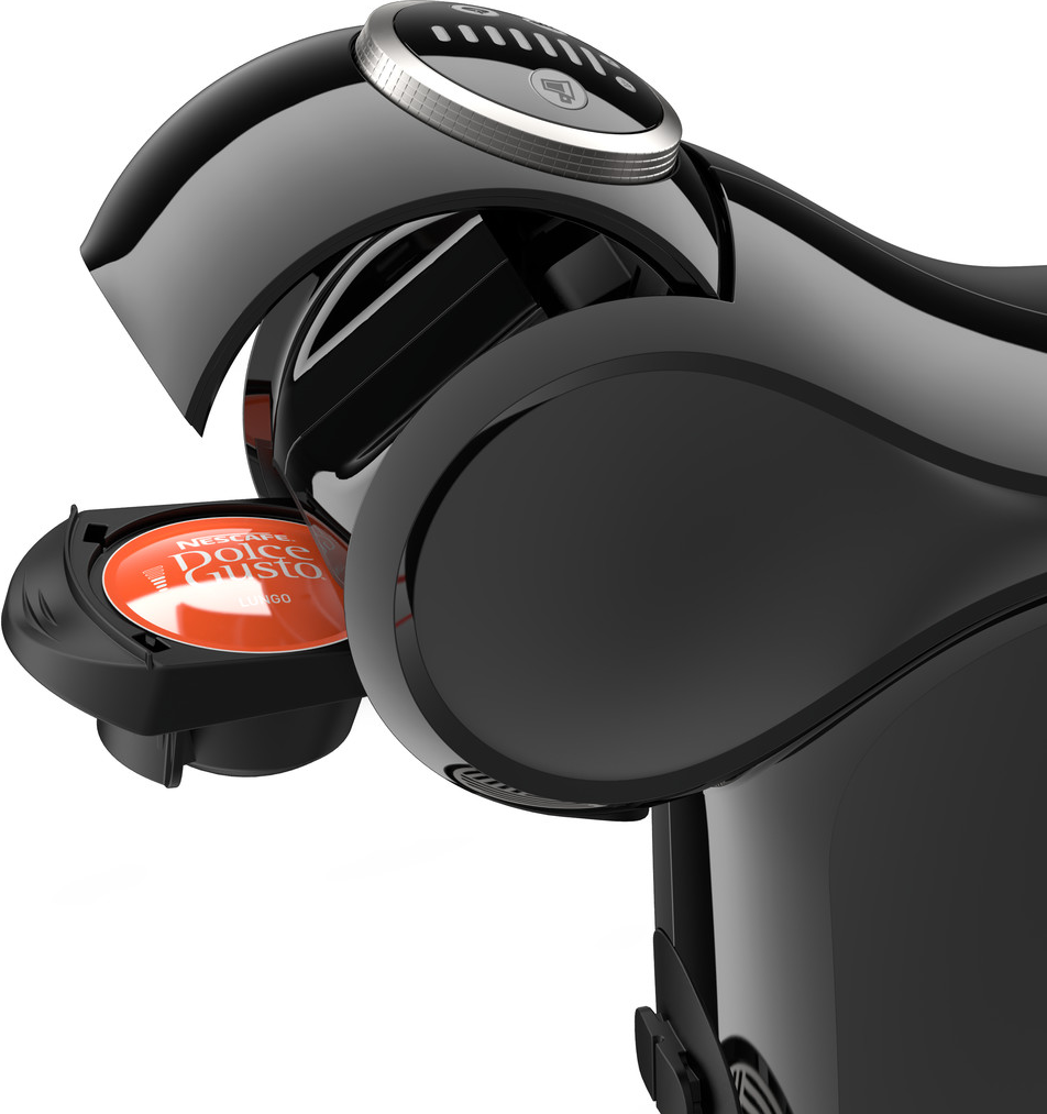Macchina da caffè nera con capsula Dolce Gusto arancione inserita e superficie lucida.