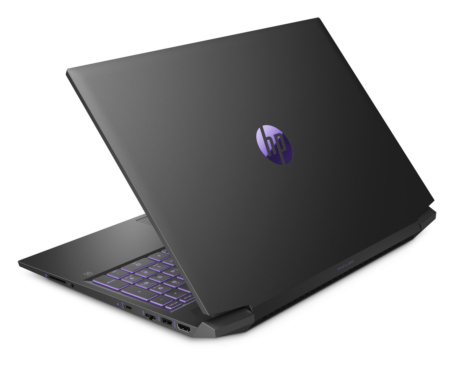 Portátil negro abierto, con el logo de HP iluminado. El teclado tiene retroiluminación morada.