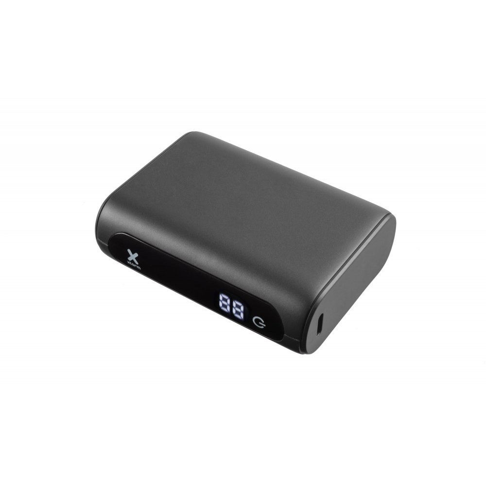 Eine schwarze tragbare Powerbank mit digitaler Anzeige '88' und einem USB-Anschluss.