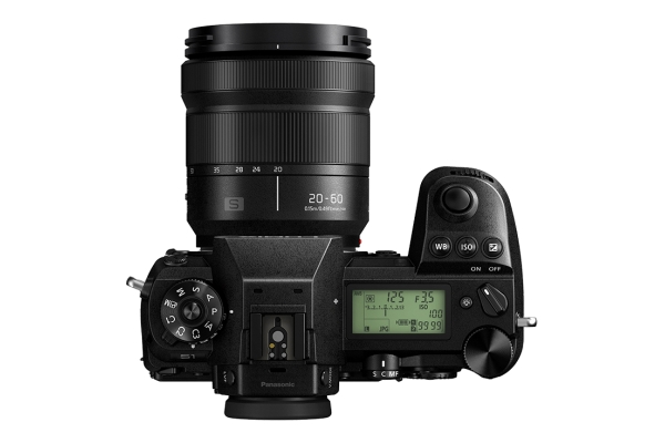 PANASONIC DC-S1KE-K Systemkamera mit Objektiv 20-60 mm, 8 cm Display Touchscreen, WLAN