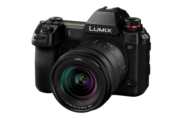 PANASONIC DC-S1KE-K Systemkamera mit Objektiv 20-60 mm, 8 cm Display Touchscreen, WLAN