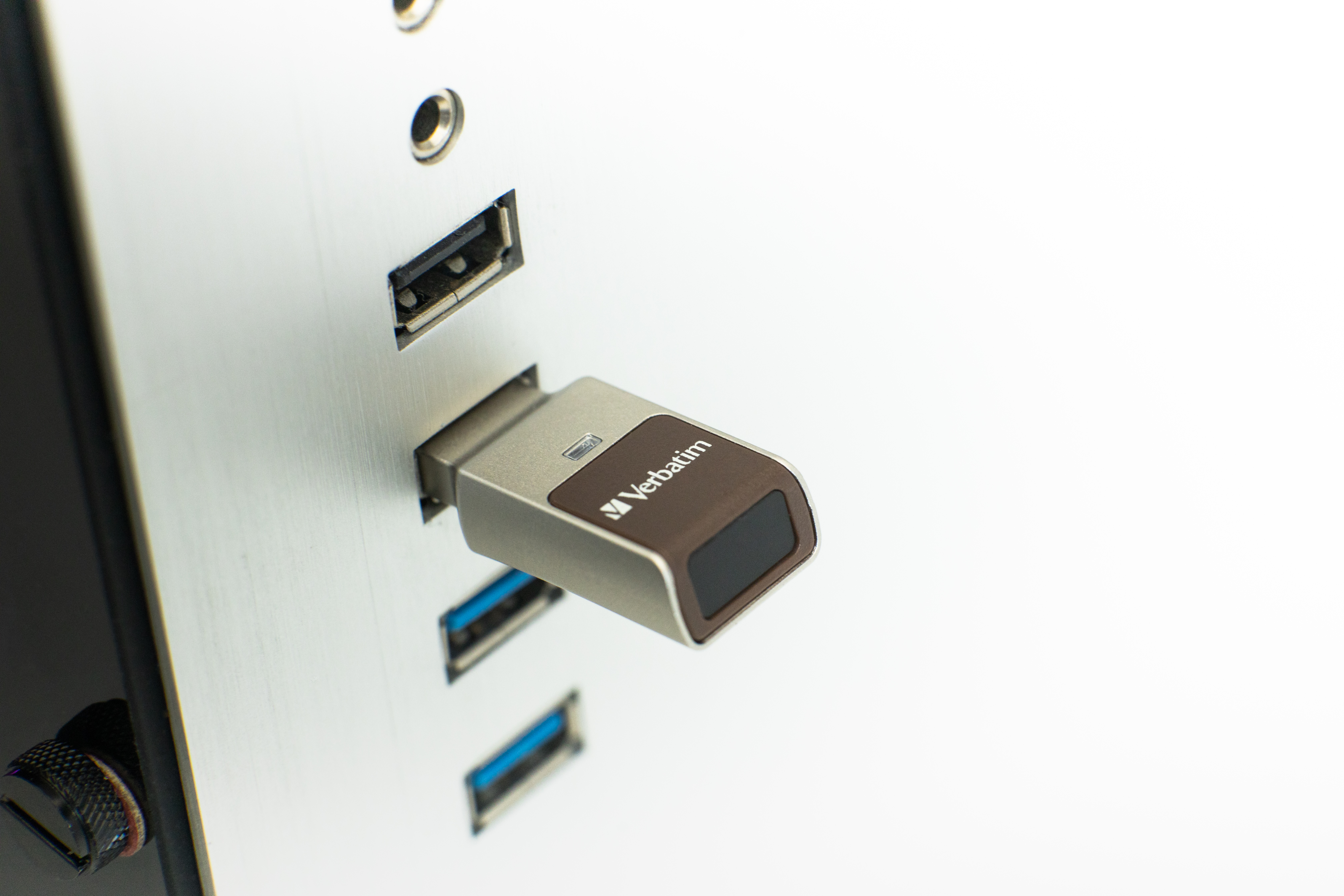 VERBATIM Fingerprint Secure USB-Stick, 64 GB, 80 MB/s, Silber