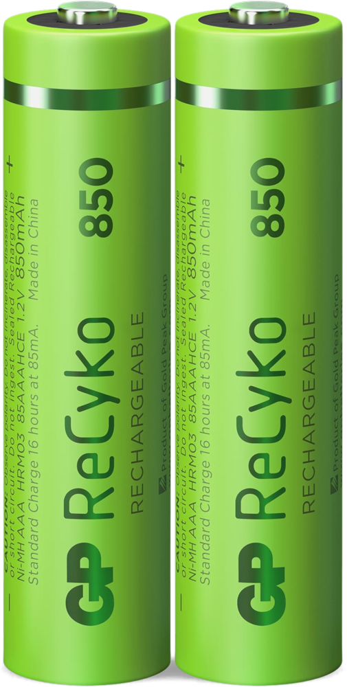 Twee groene oplaadbare batterijen met witte tekst op de voorkant. Het merk is ReCyko.