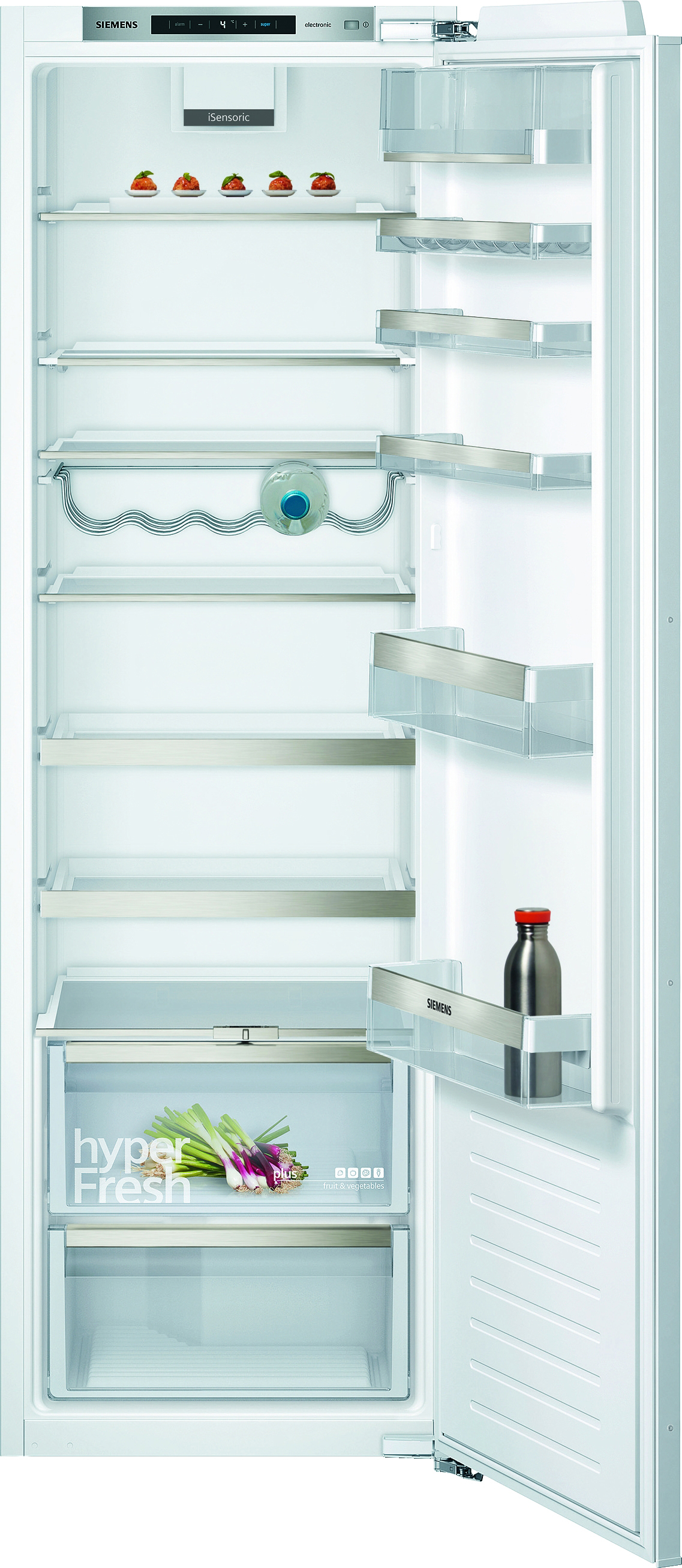 Ein geöffneter weißer Siemens Kühlschrank mit Regalen und Lebensmitteln darin.